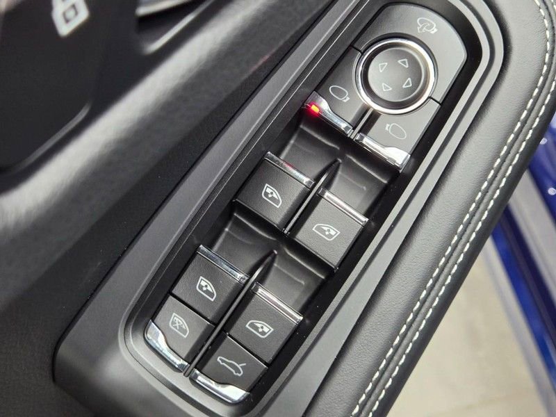 Certified 2026 Porsche Macan GTS image 25