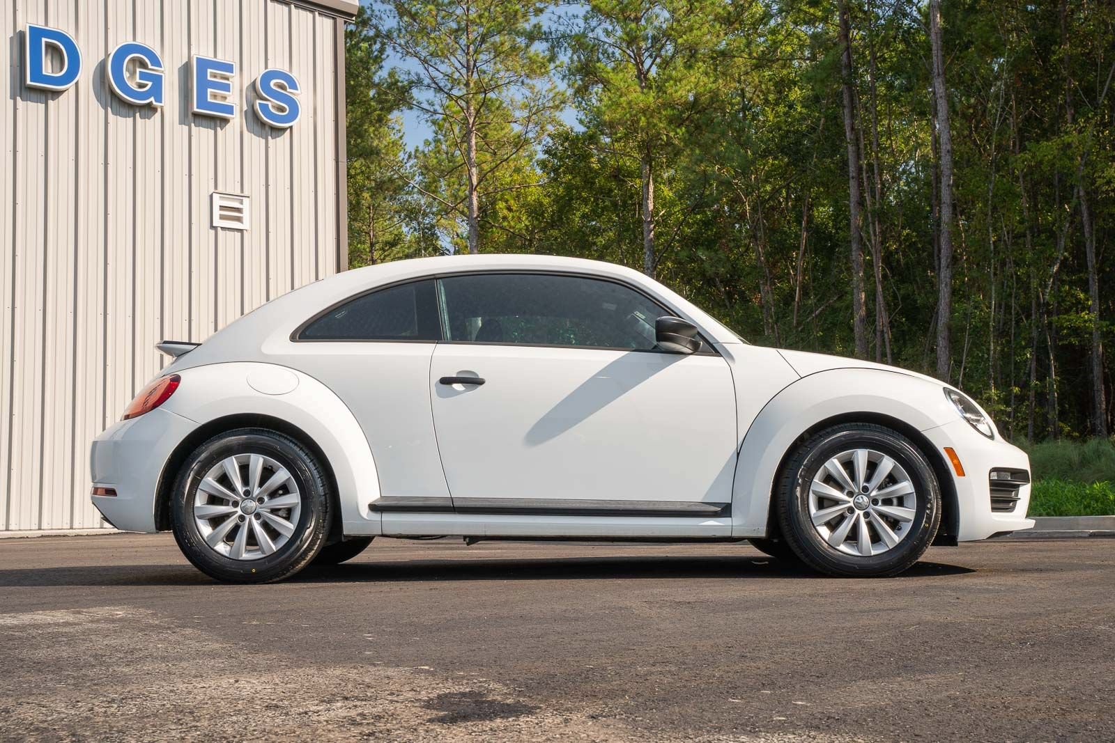 Used 2018 Volkswagen Beetle 2.0T S FWD image 6