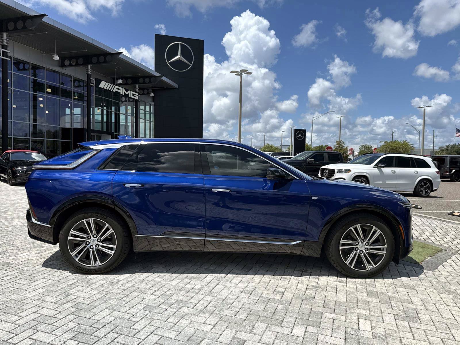 Used 2024 Cadillac Lyriq Luxury RWD image 6