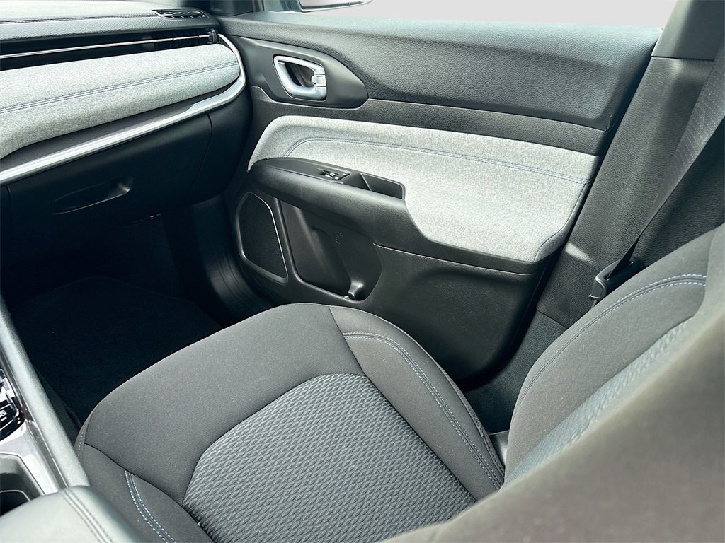 Used 2024 Jeep Compass Sport image 21