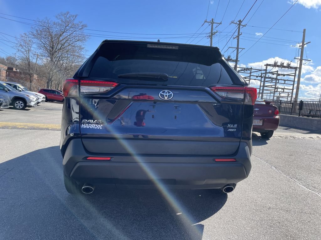 Used 2021 Toyota RAV4 XLE AWD/4WD image 4