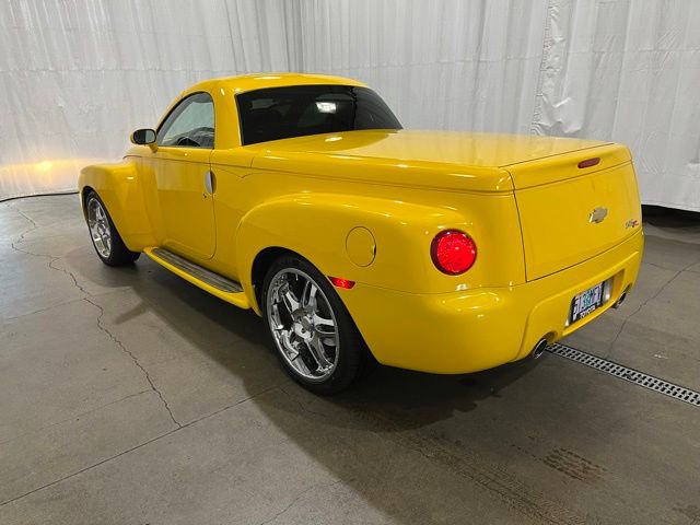 Used 2004 Chevrolet SSR w/ Preferred Equipment Group RWD image 12
