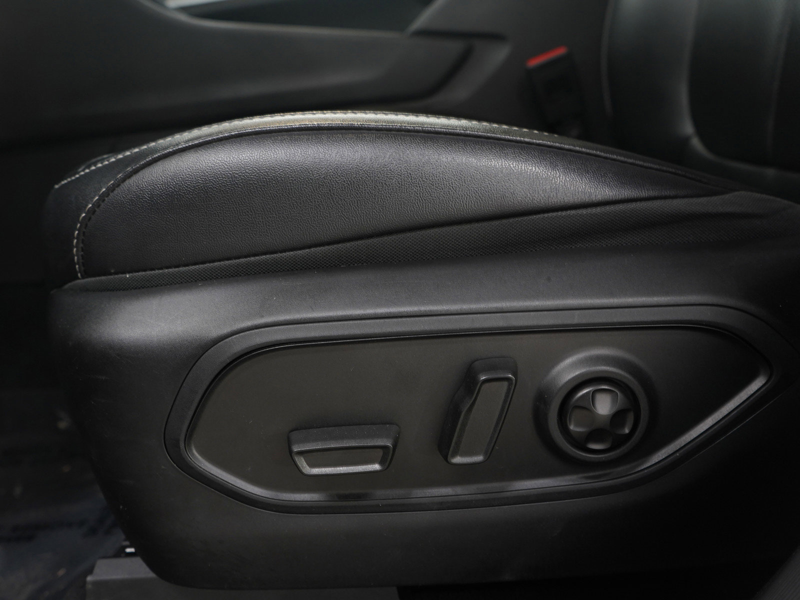 Used 2023 Jeep Grand Cherokee L Limited w/ Luxury Tech Group II image 28