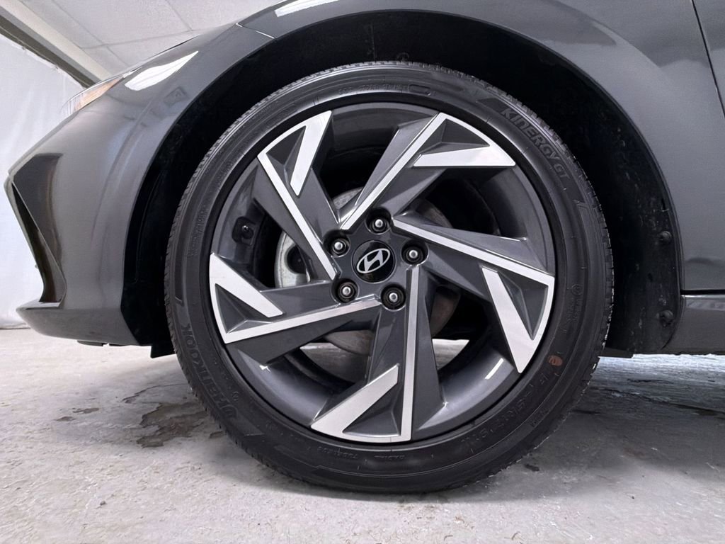 Used 2025 Hyundai Elantra SEL image 14