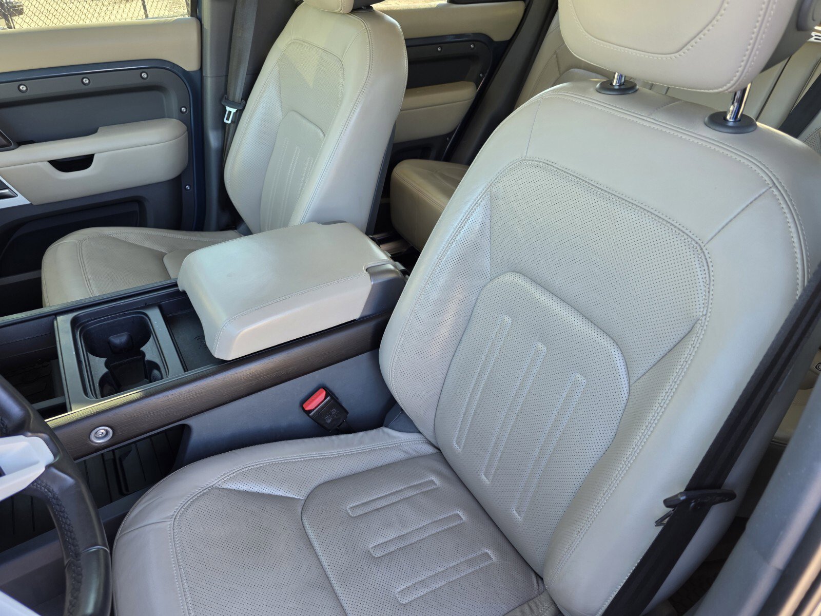 Used 2020 Land Rover Defender 110 HSE image 12