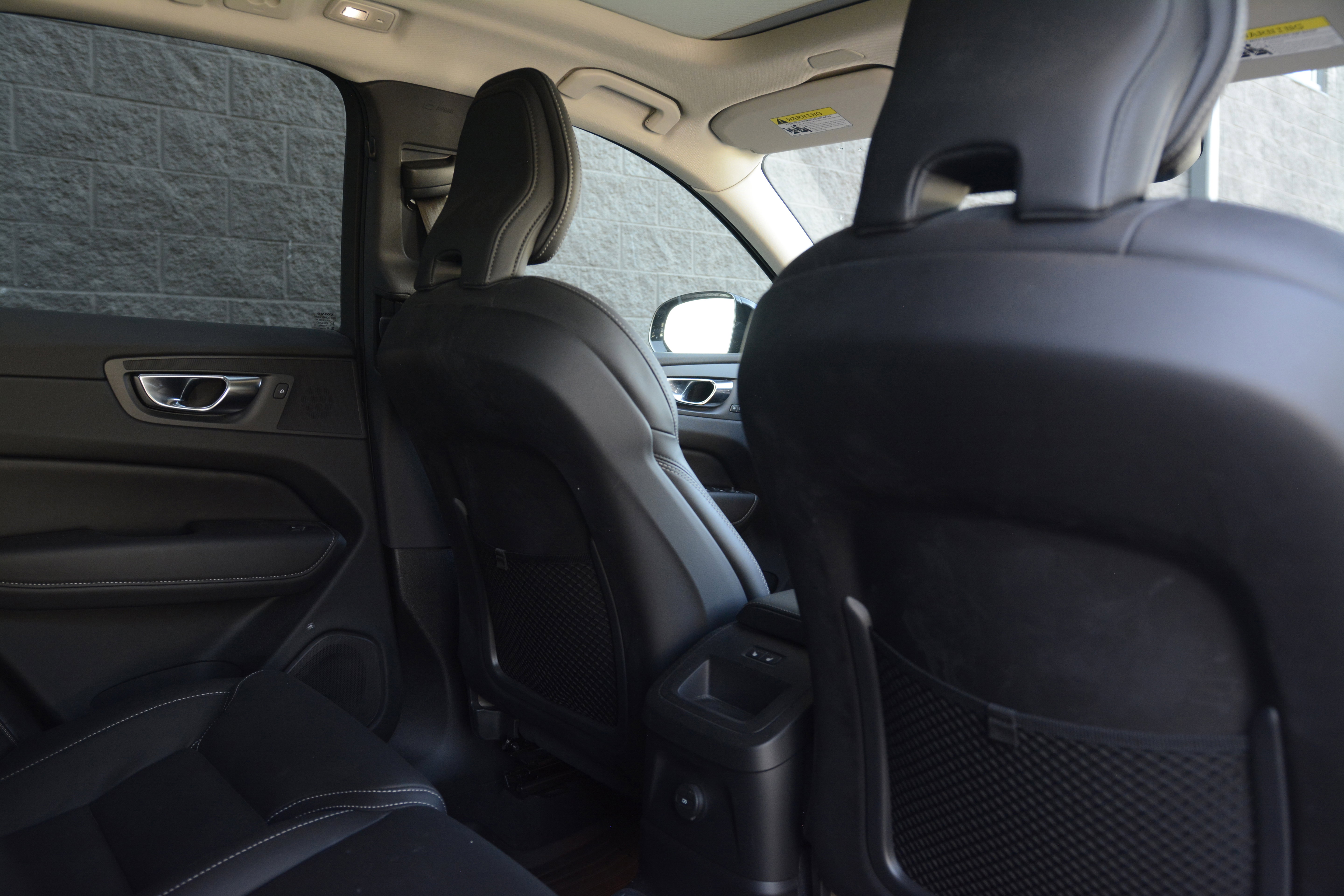 Used 2023 Volvo XC60 T8 Ultimate image 31