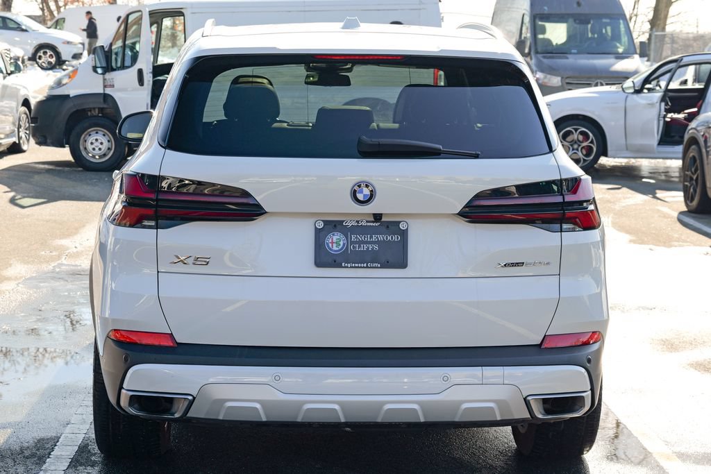 Used 2024 BMW X5 xDrive50e AWD/4WD image 6