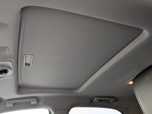 Used 2017 Chevrolet Equinox Premier w/ Enhanced Convenience Package FWD image 9