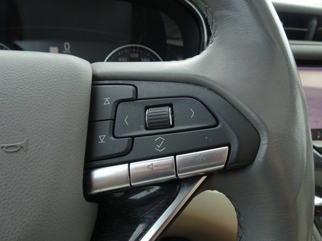 Used 2024 Cadillac XT6 Premium Luxury w/ LPO, Floor Liner Package AWD/4WD image 24