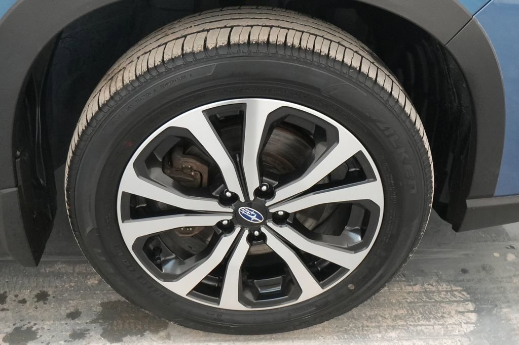 Used 2023 Subaru Forester Limited w/ Popular Package #3 image 11
