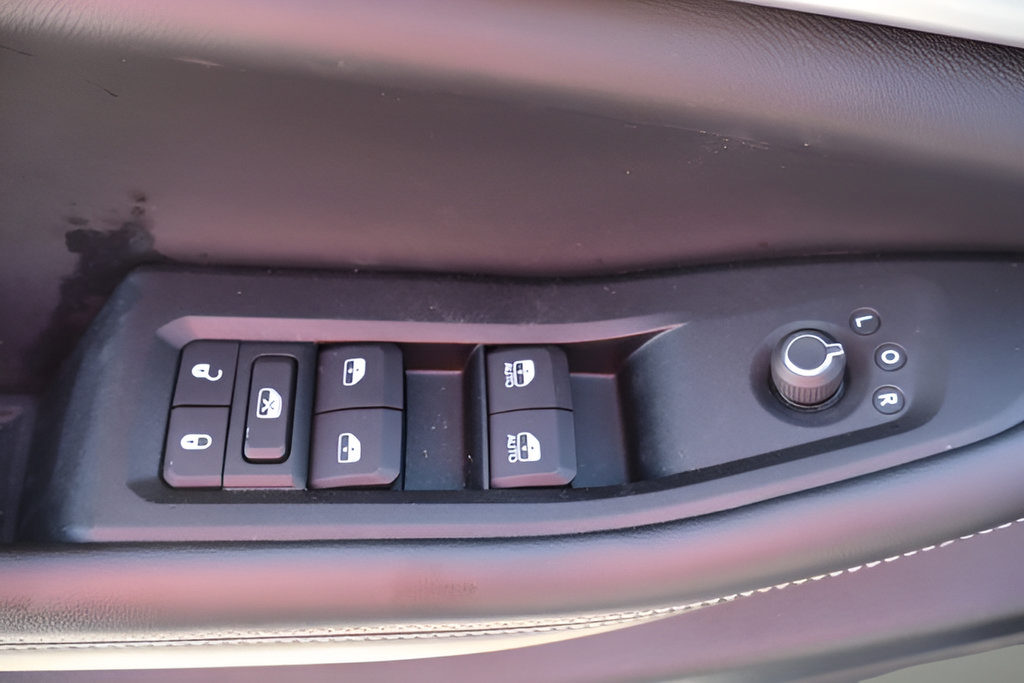 Used 2024 Jeep Grand Cherokee Limited AWD/4WD image 10