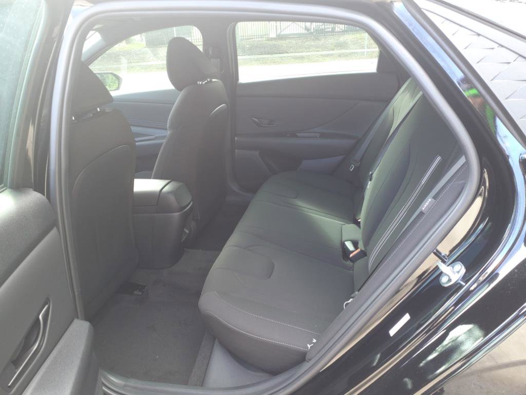 Used 2025 Hyundai Elantra Sport image 11