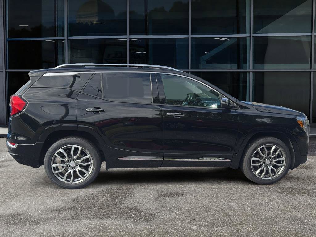 Used 2022 GMC Terrain Denali image 4