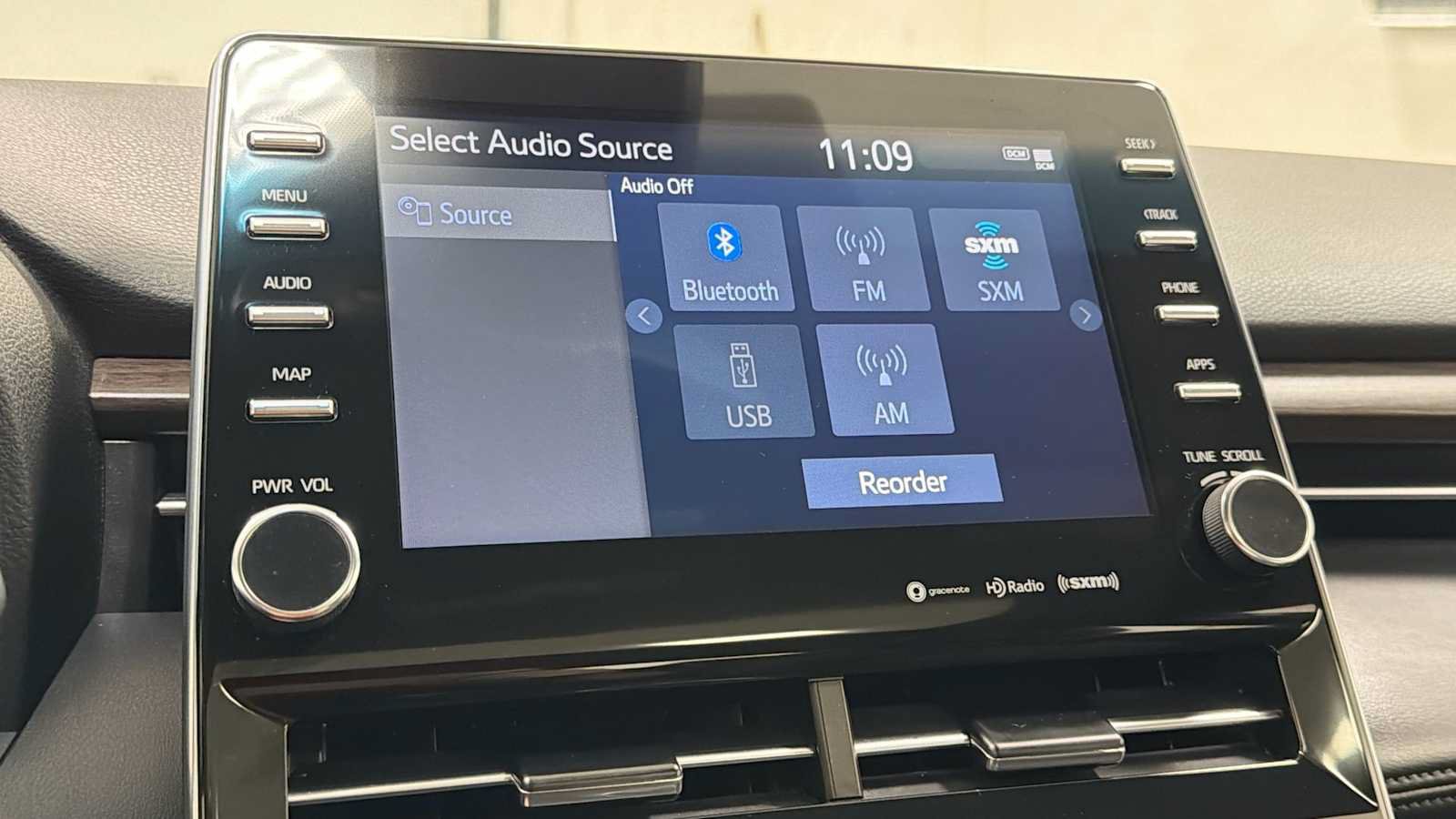 Certified 2022 Toyota Avalon XLE w/ Moonroof Package FWD image 18