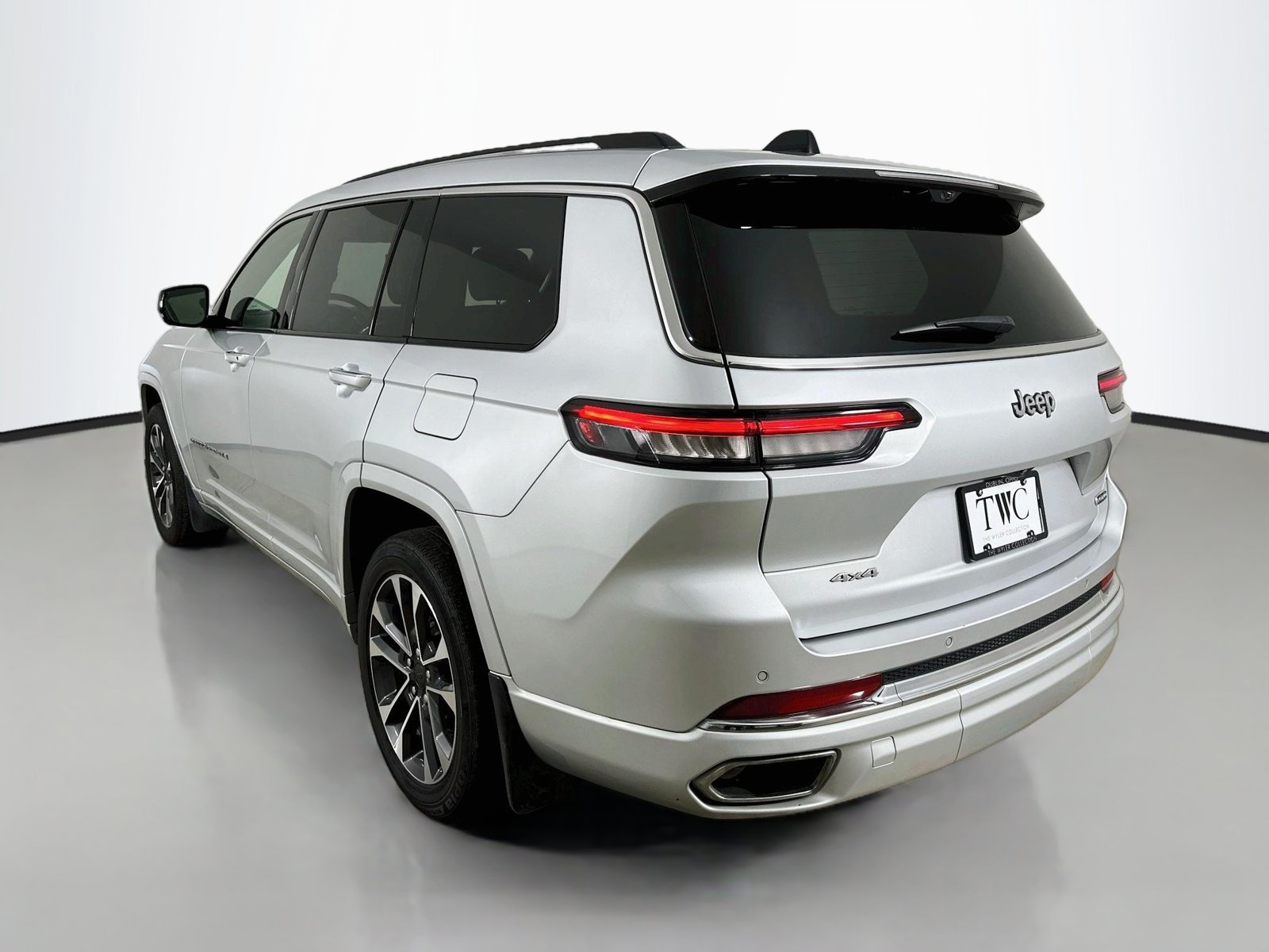 Used 2023 Jeep Grand Cherokee L Overland w/ Advanced Protech Group III AWD/4WD image 7
