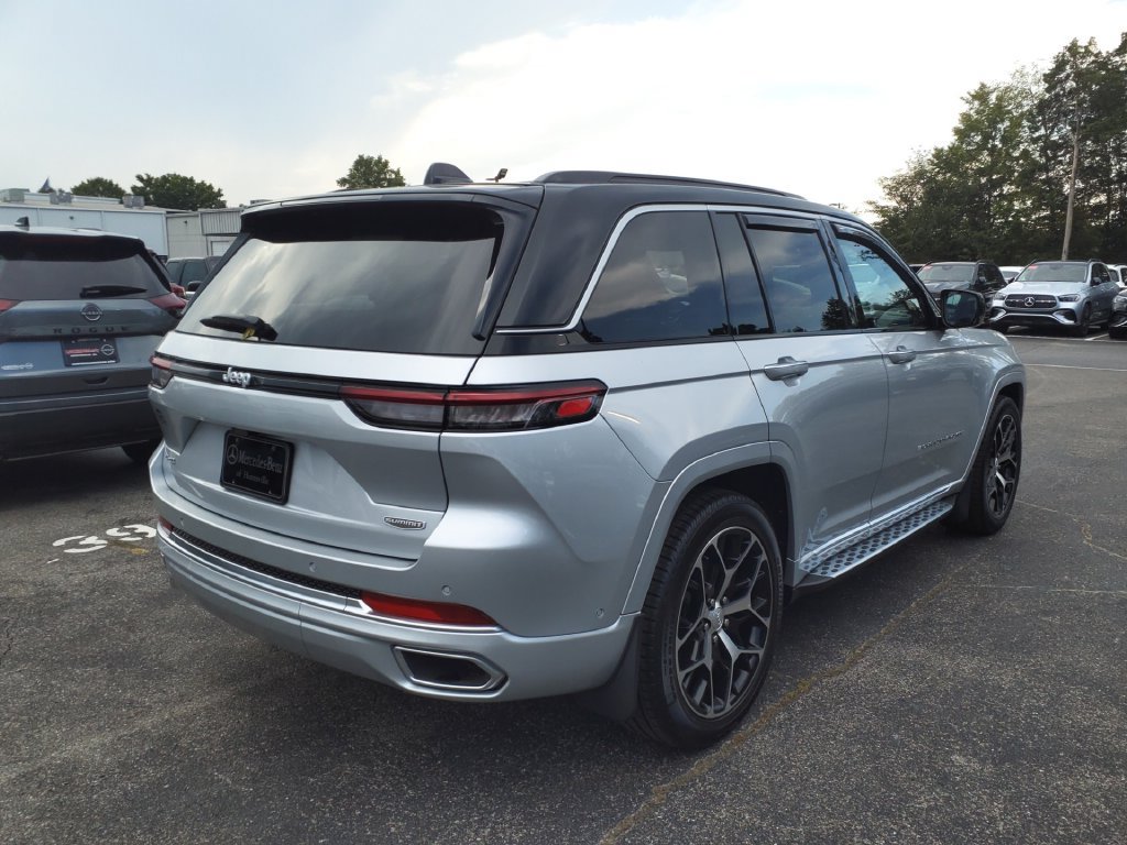 Used 2025 Jeep Grand Cherokee Summit AWD/4WD image 7