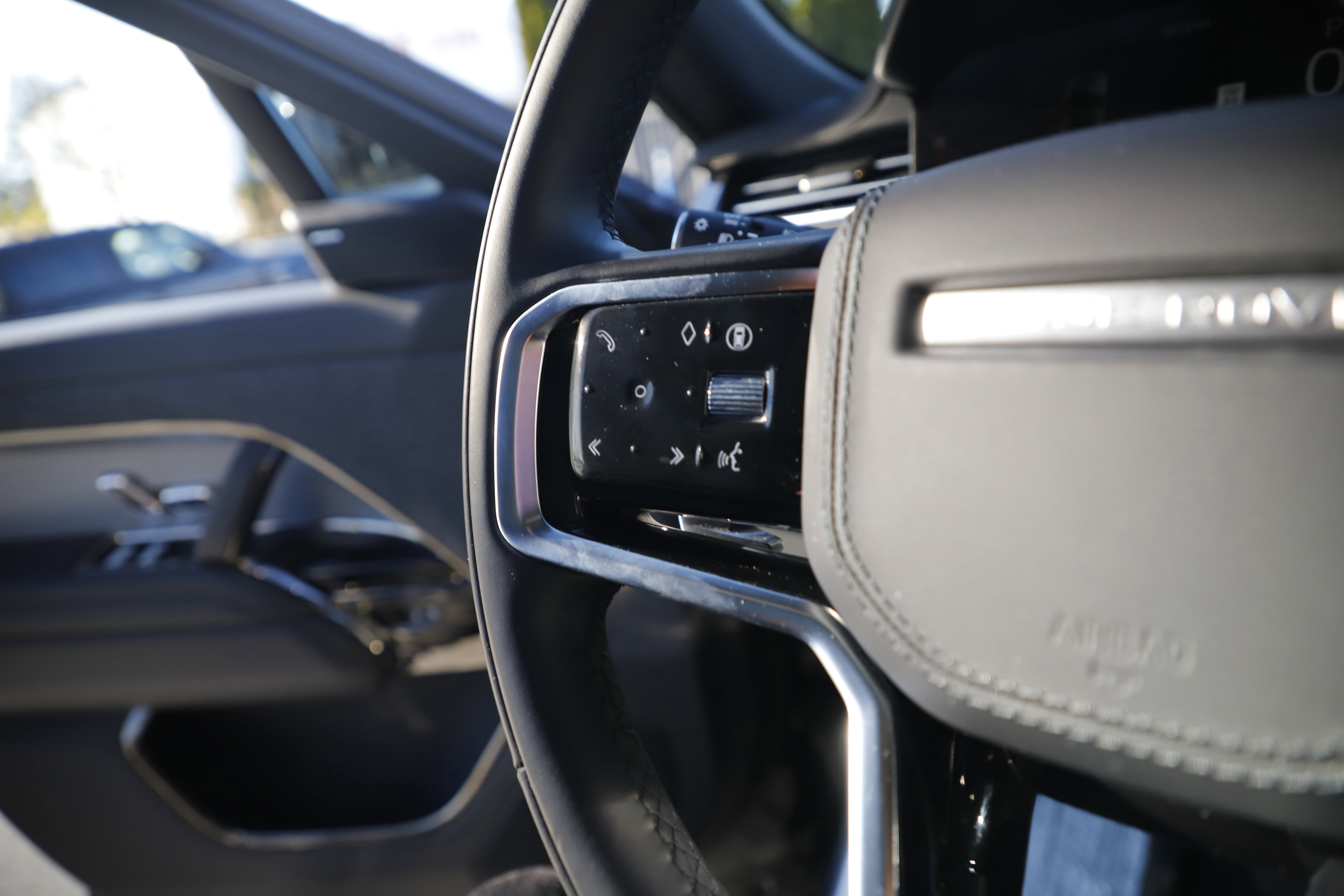 Certified 2025 Land Rover Range Rover Sport image 26