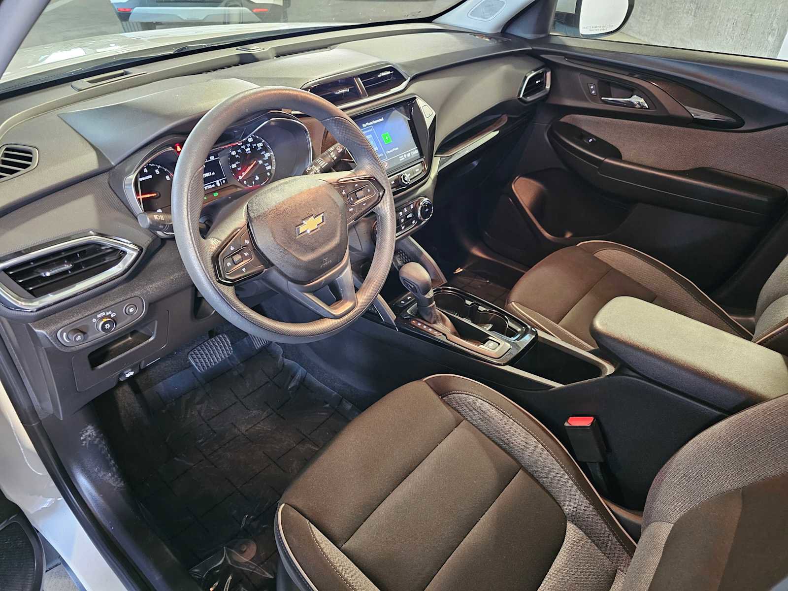 Used 2022 Chevrolet TrailBlazer LT w/ Convenience Package image 2