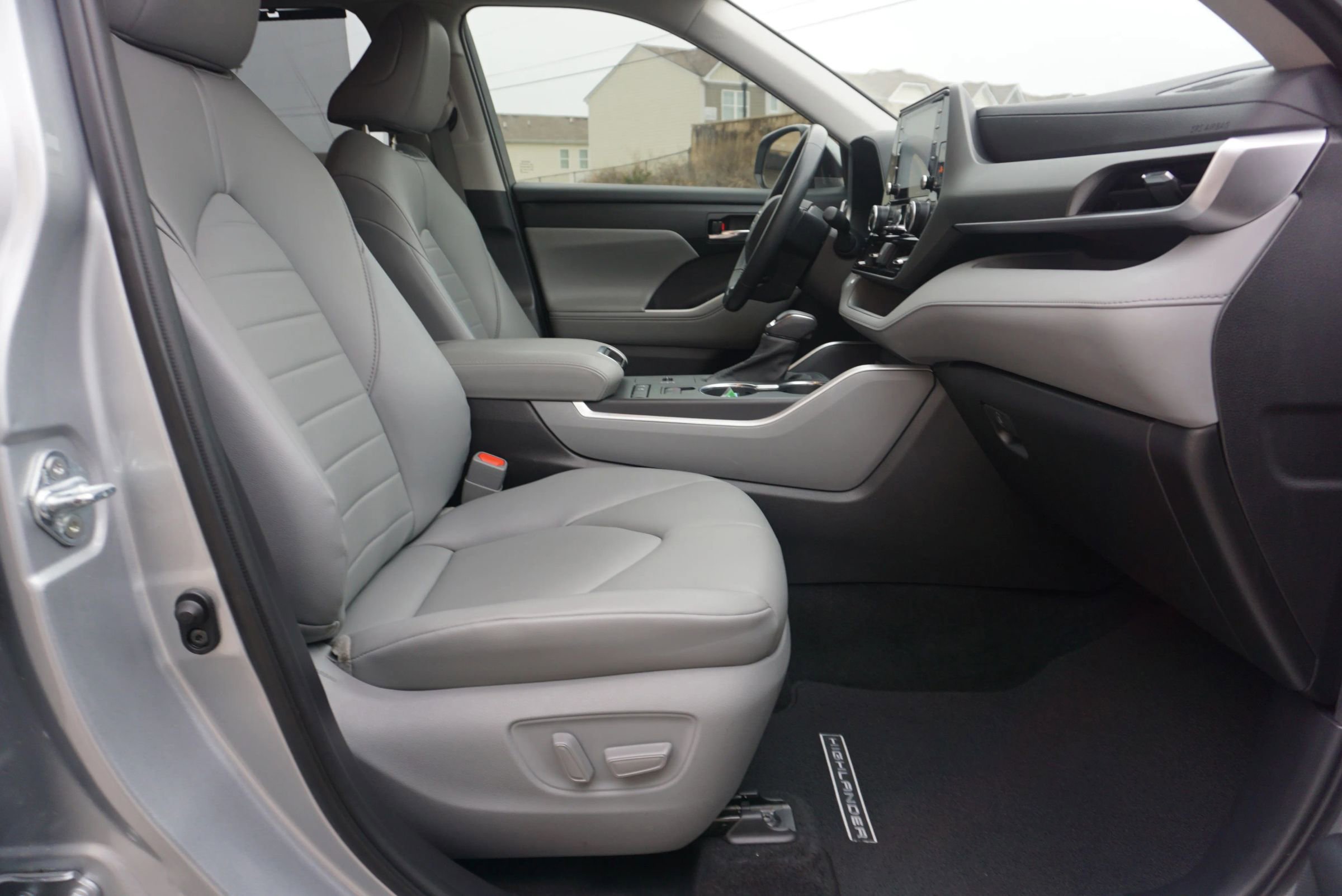 Used 2021 Toyota Highlander XLE image 17