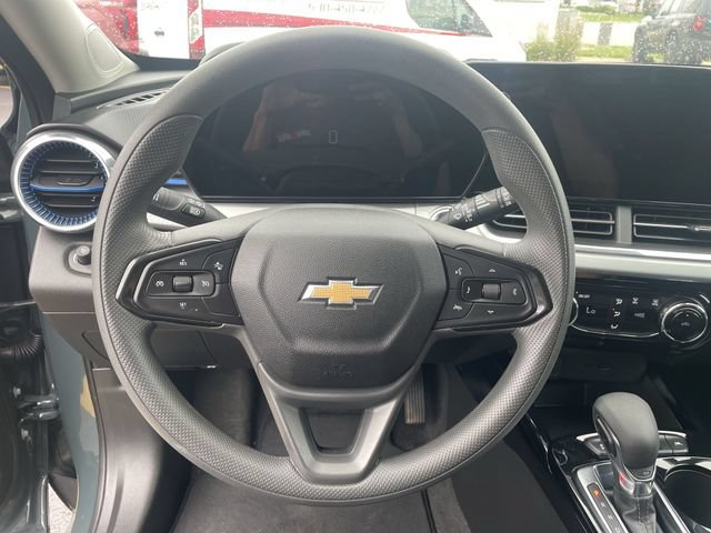 Used 2025 Chevrolet Trax LT FWD image 19