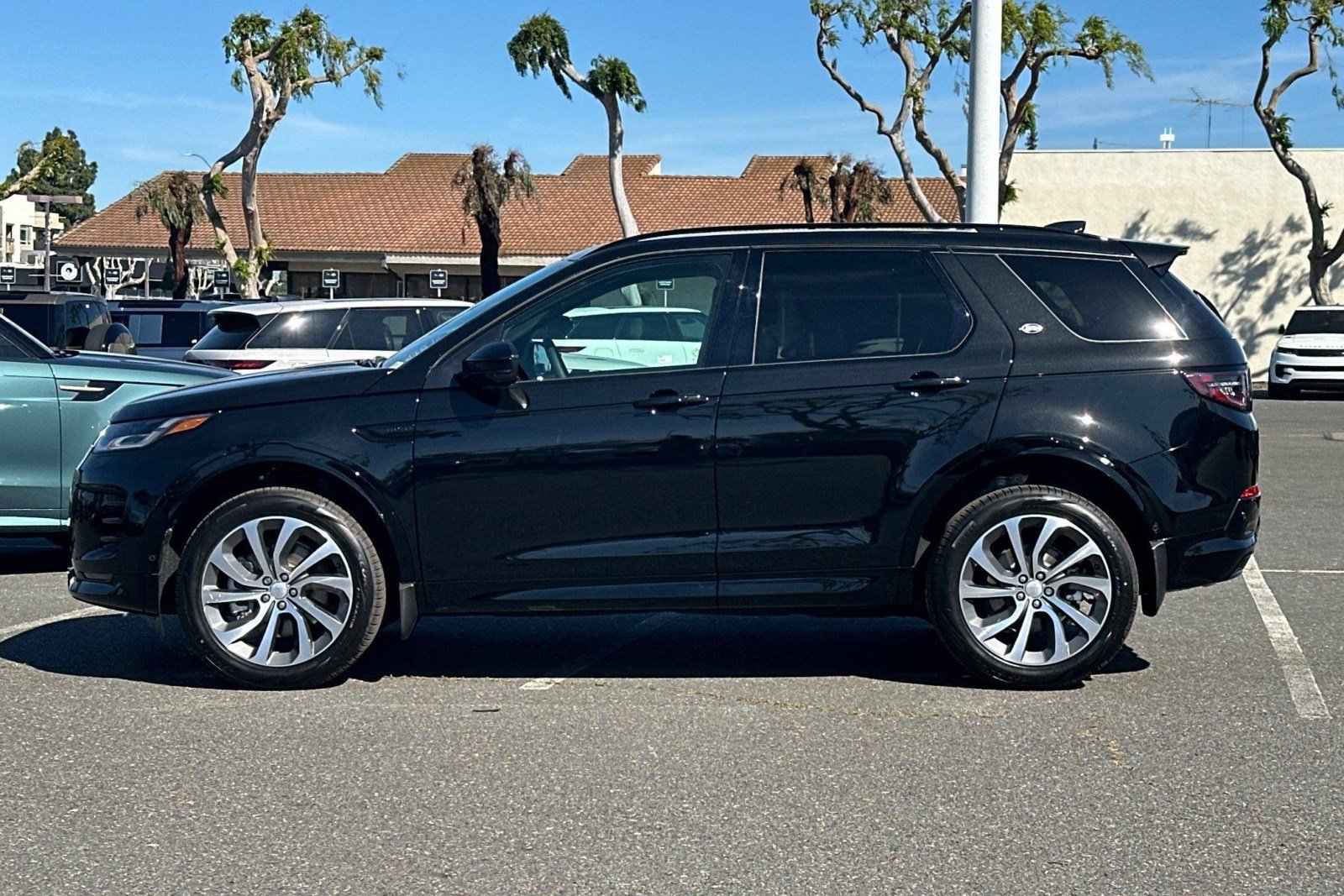 New 2025 Land Rover Discovery Sport Dynamic SE AWD/4WD image 2