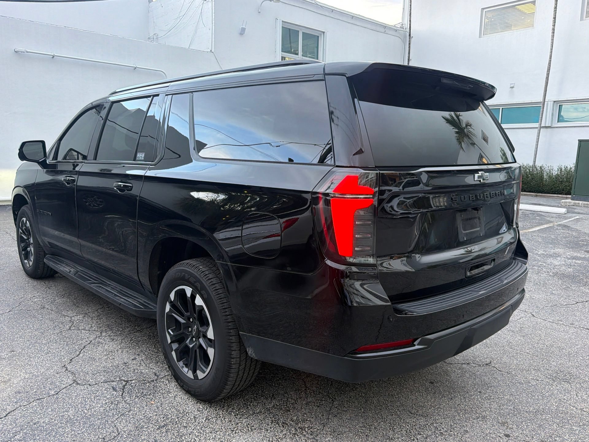 Used 2025 Chevrolet Suburban LS w/ LPO, Dark Essentials Package RWD video 3