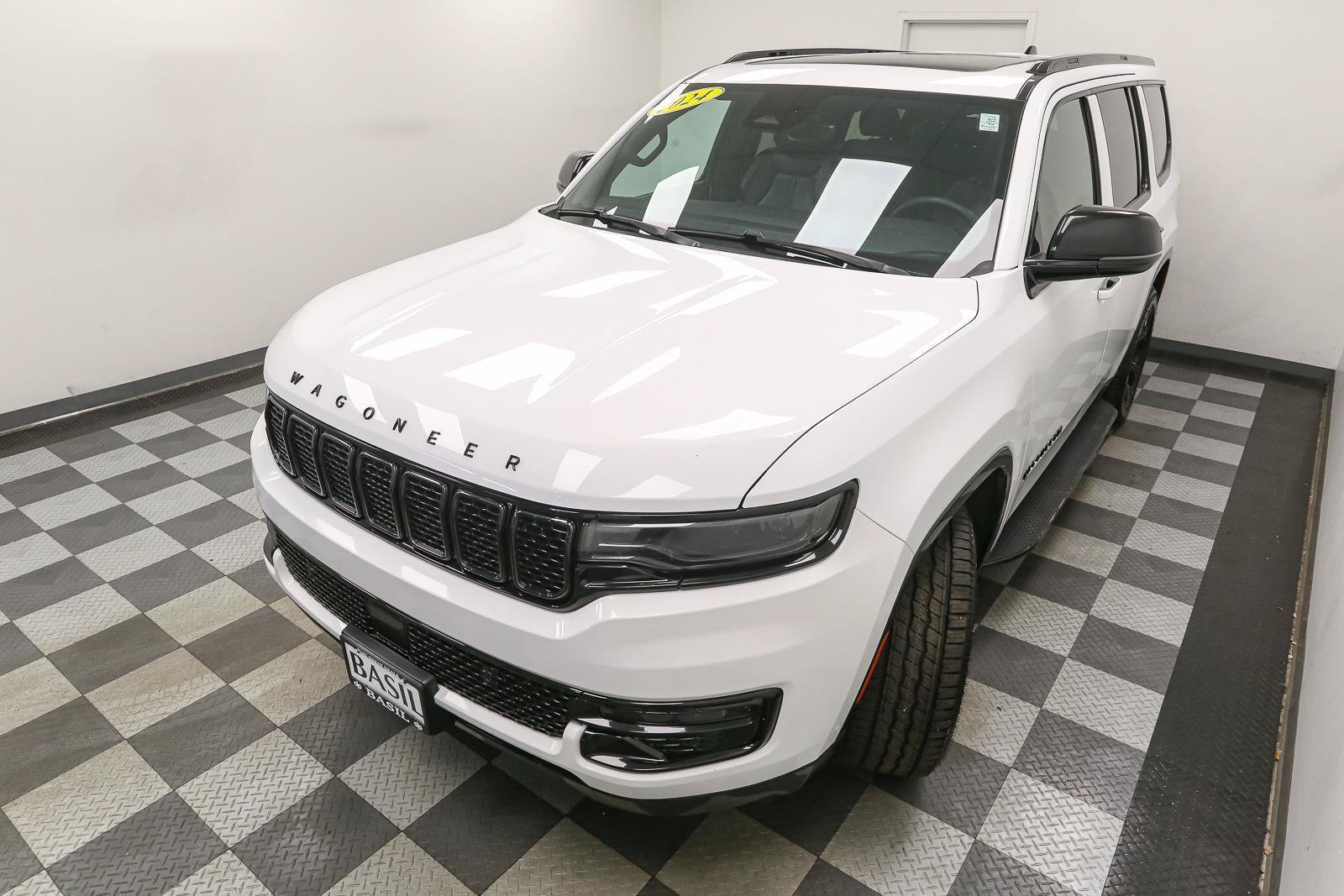 Used 2024 Jeep Wagoneer Series II AWD/4WD image 6