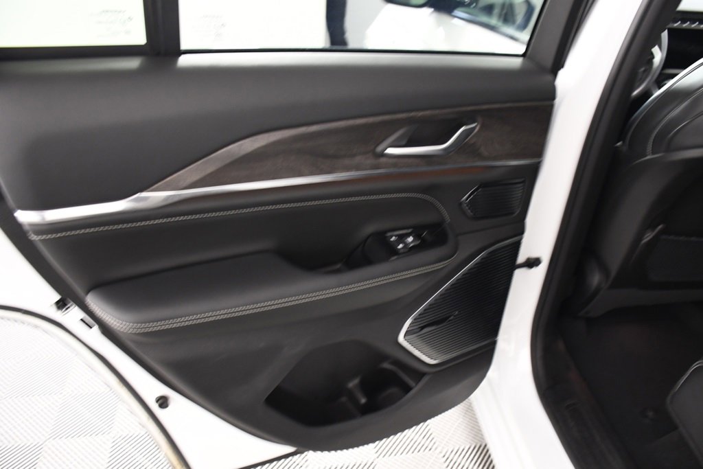 Used 2023 Jeep Grand Cherokee Overland image 25