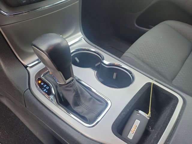 Used 2020 Jeep Grand Cherokee Laredo image 28