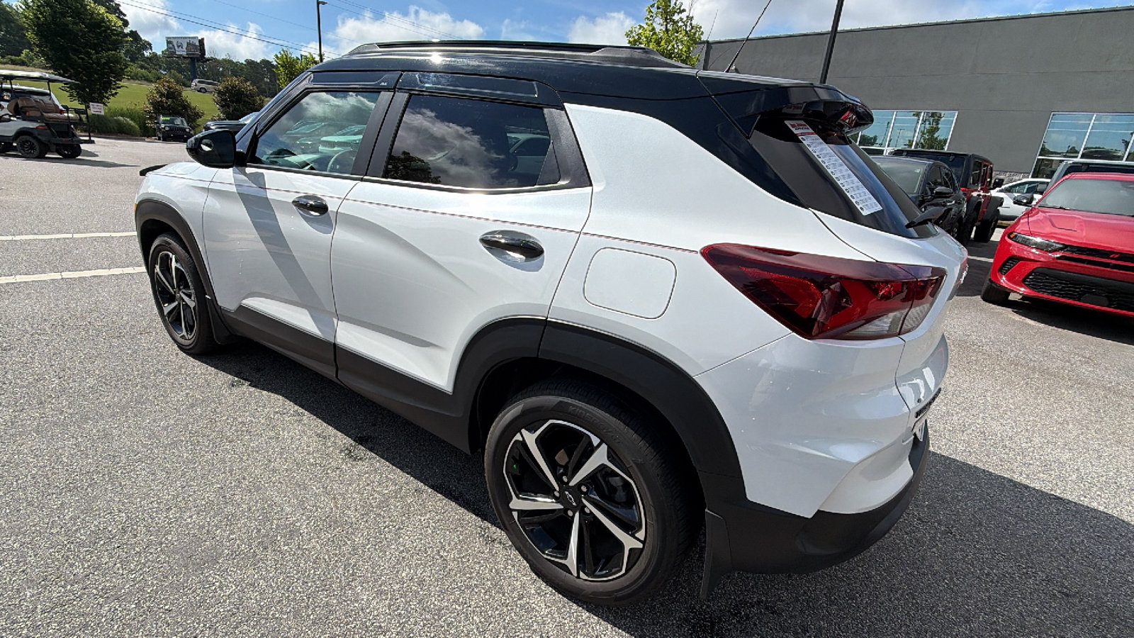 Used 2023 Chevrolet TrailBlazer RS w/ Sun and Liftgate Package FWD image 10