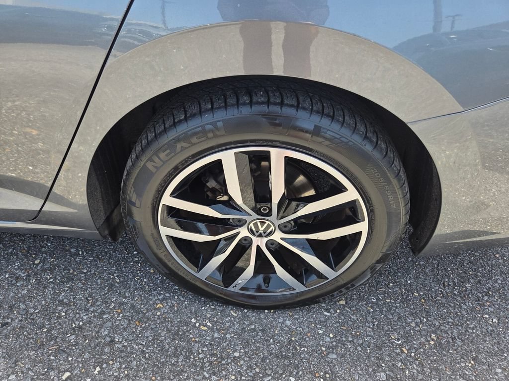 Used 2025 Volkswagen Jetta SE FWD image 23