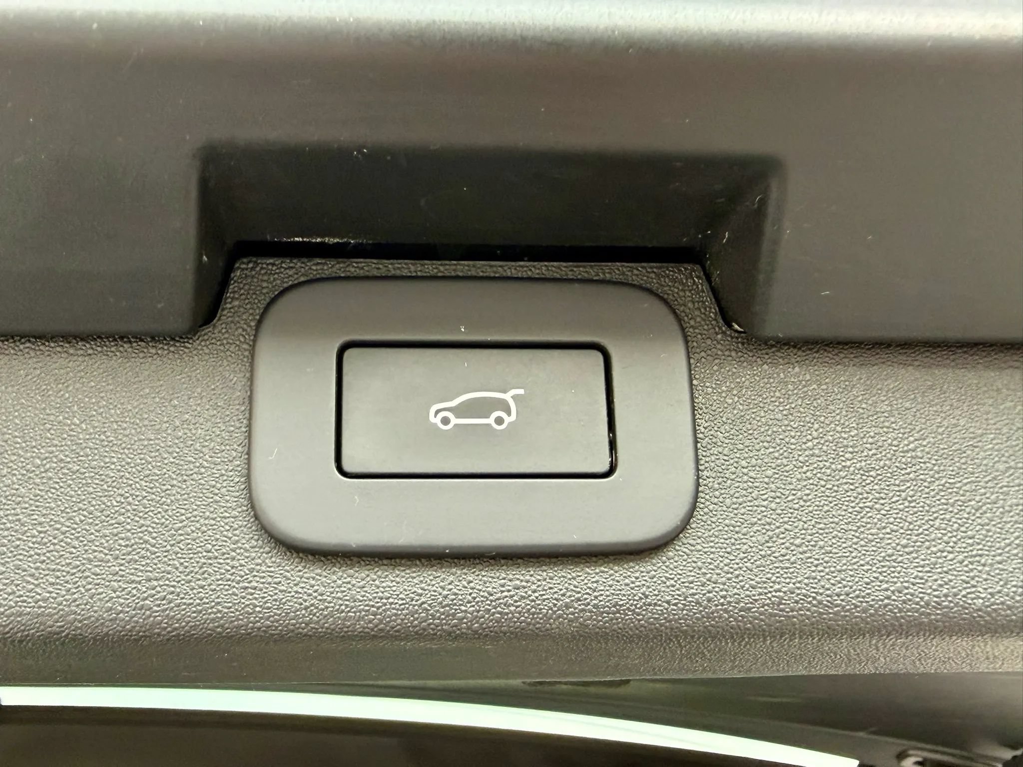 Used 2023 Land Rover Discovery S AWD/4WD image 42