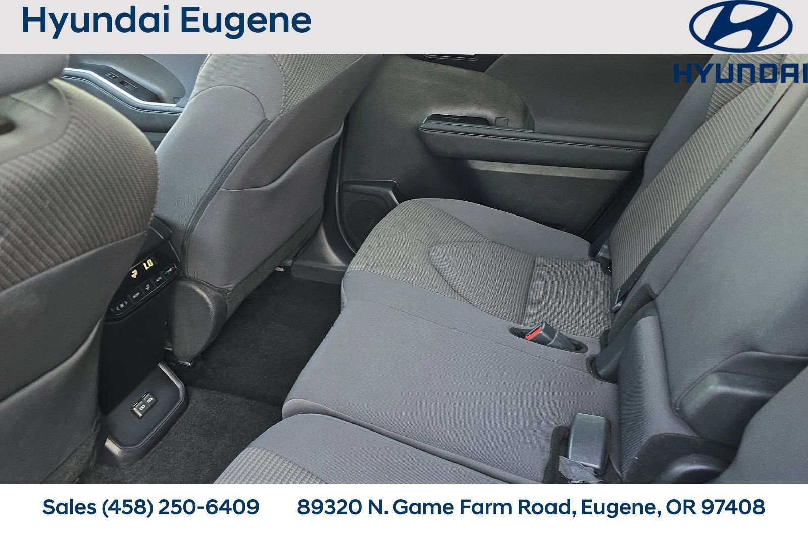 Used 2024 Toyota Highlander LE FWD image 16