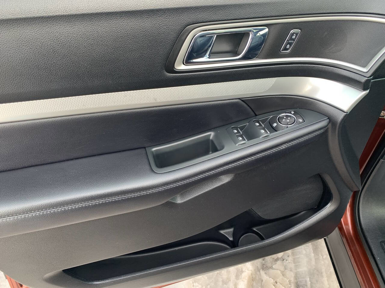 Used 2016 Ford Explorer XLT w/ Equipment Group 202A image 12