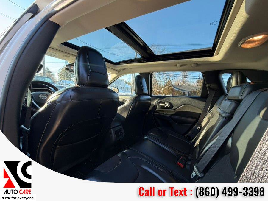 Used 2016 Jeep Cherokee Trailhawk w/ Comfort/Convenience Group AWD/4WD image 17