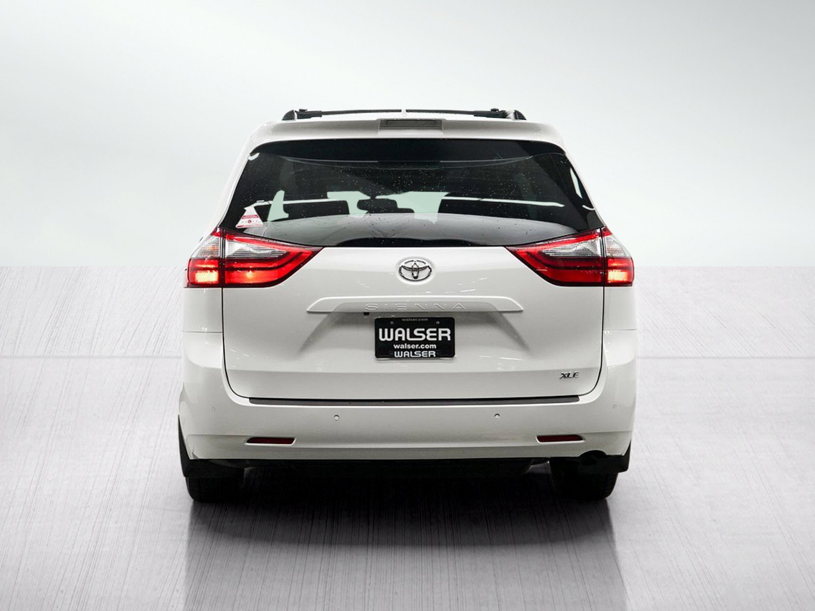 Used 2020 Toyota Sienna XLE Premium w/ Carpet Mat Package FWD image 4