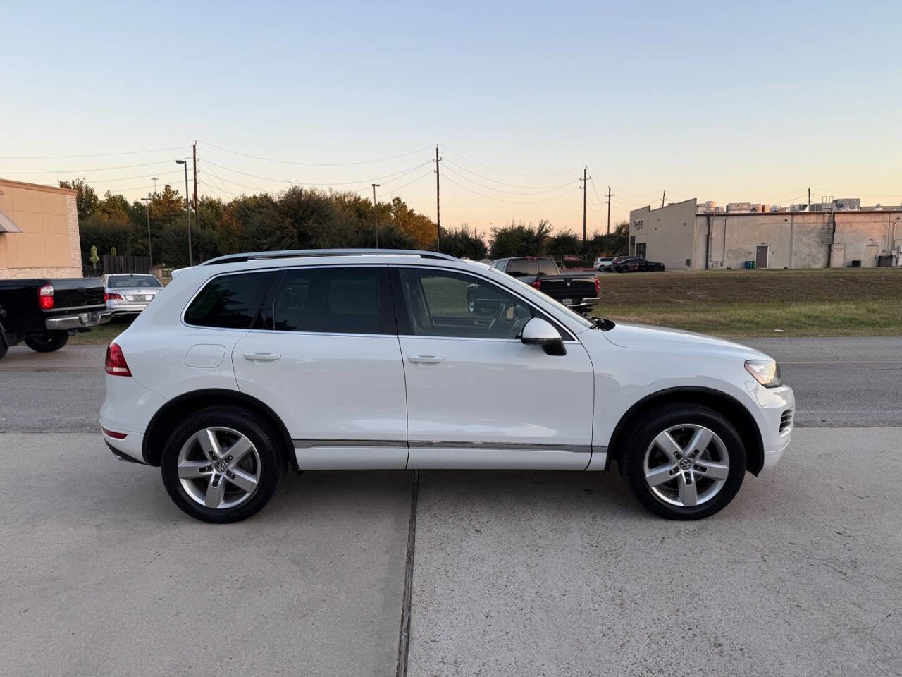Used 2013 Volkswagen Touareg TDI image 7