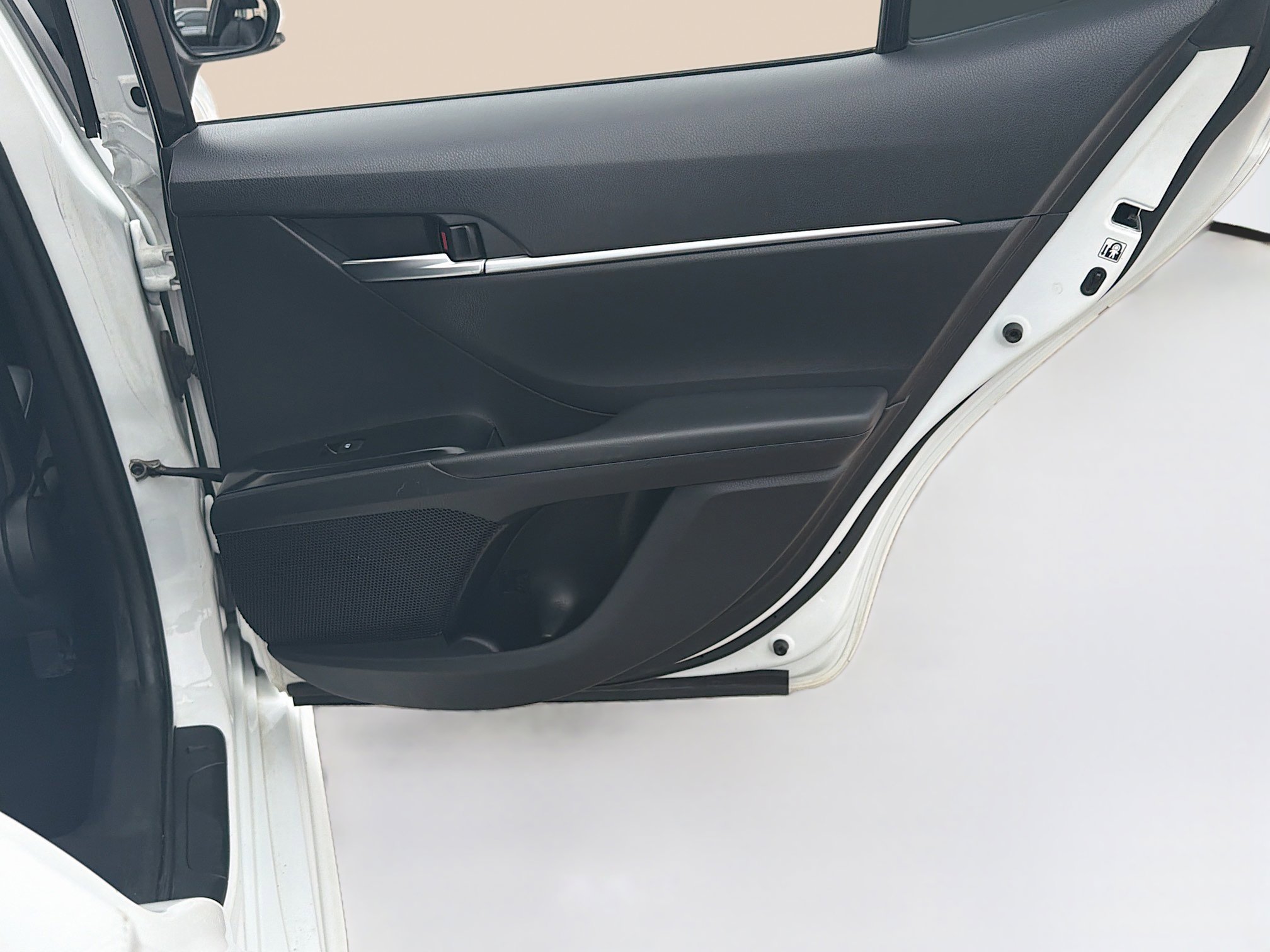 Used 2018 Toyota Camry SE w/ Moonroof Package image 29