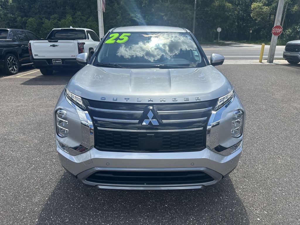 Used 2025 Mitsubishi Outlander SE FWD image 11
