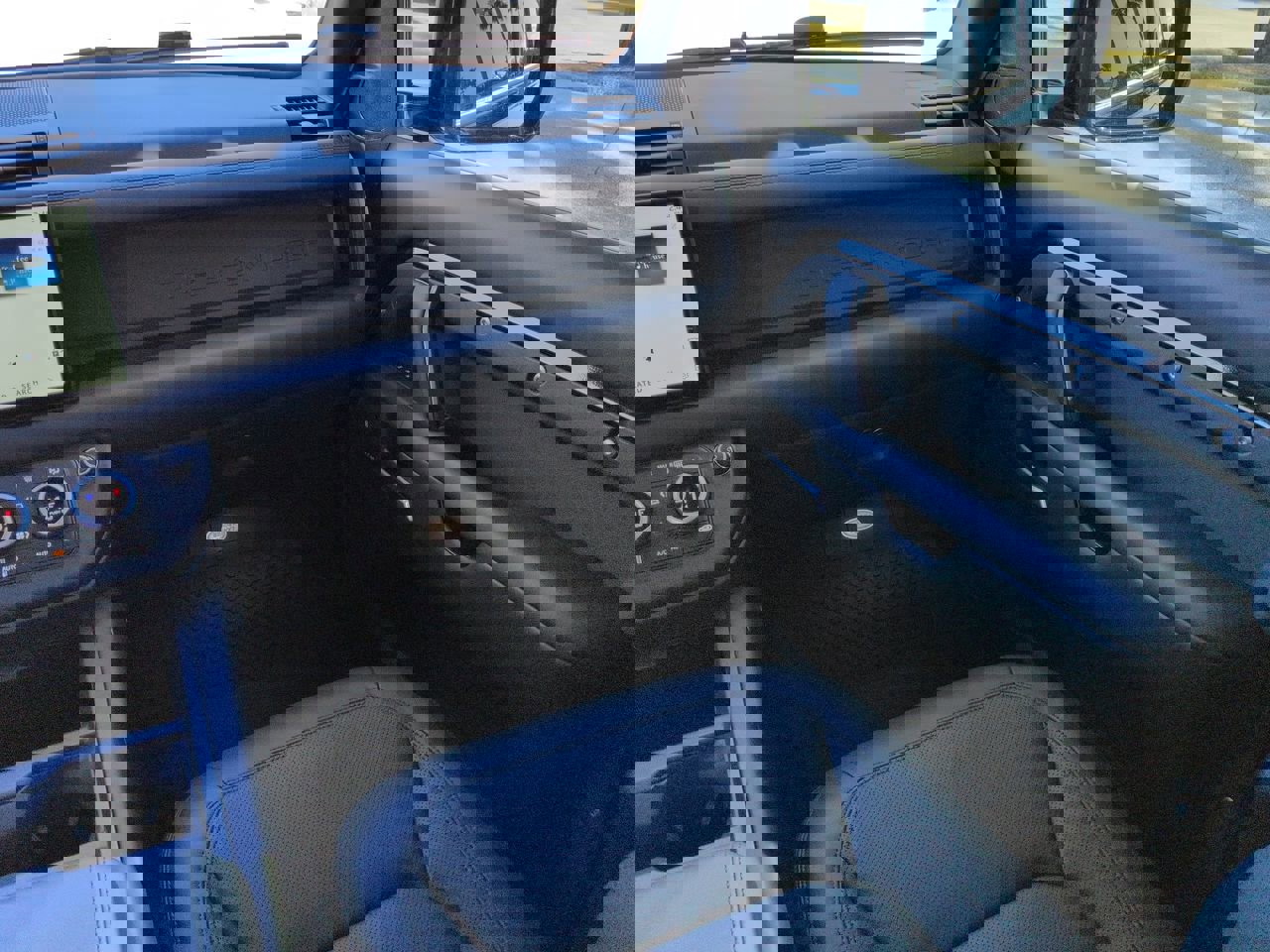 Used 2025 Land Rover Defender 110 S image 15