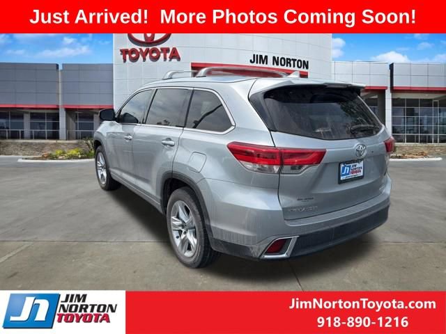 Used 2019 Toyota Highlander Limited FWD image 4
