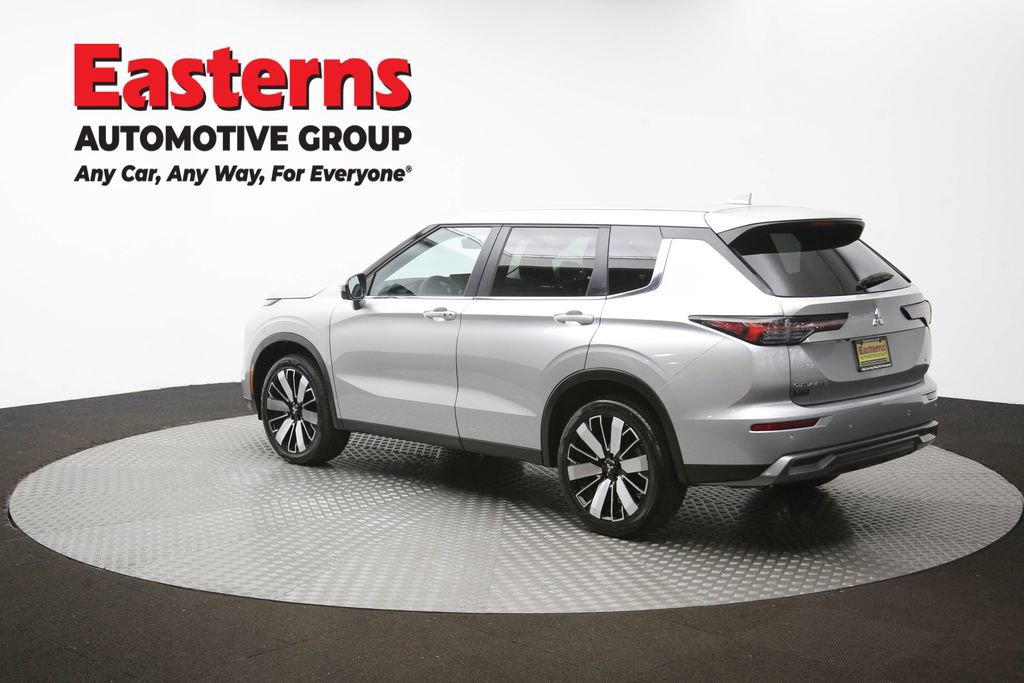 Used 2025 Mitsubishi Outlander SE image 65