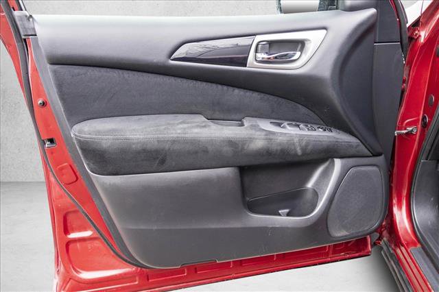 Used 2015 Nissan Pathfinder S image 12