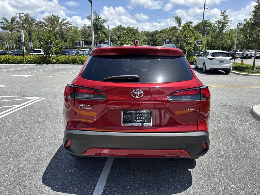 Used 2023 Toyota Corolla Cross XLE w/ Convenience Package FWD video 2