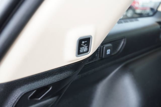 Certified 2022 Jeep Grand Cherokee Limited w/ Luxury Tech Group II image 22