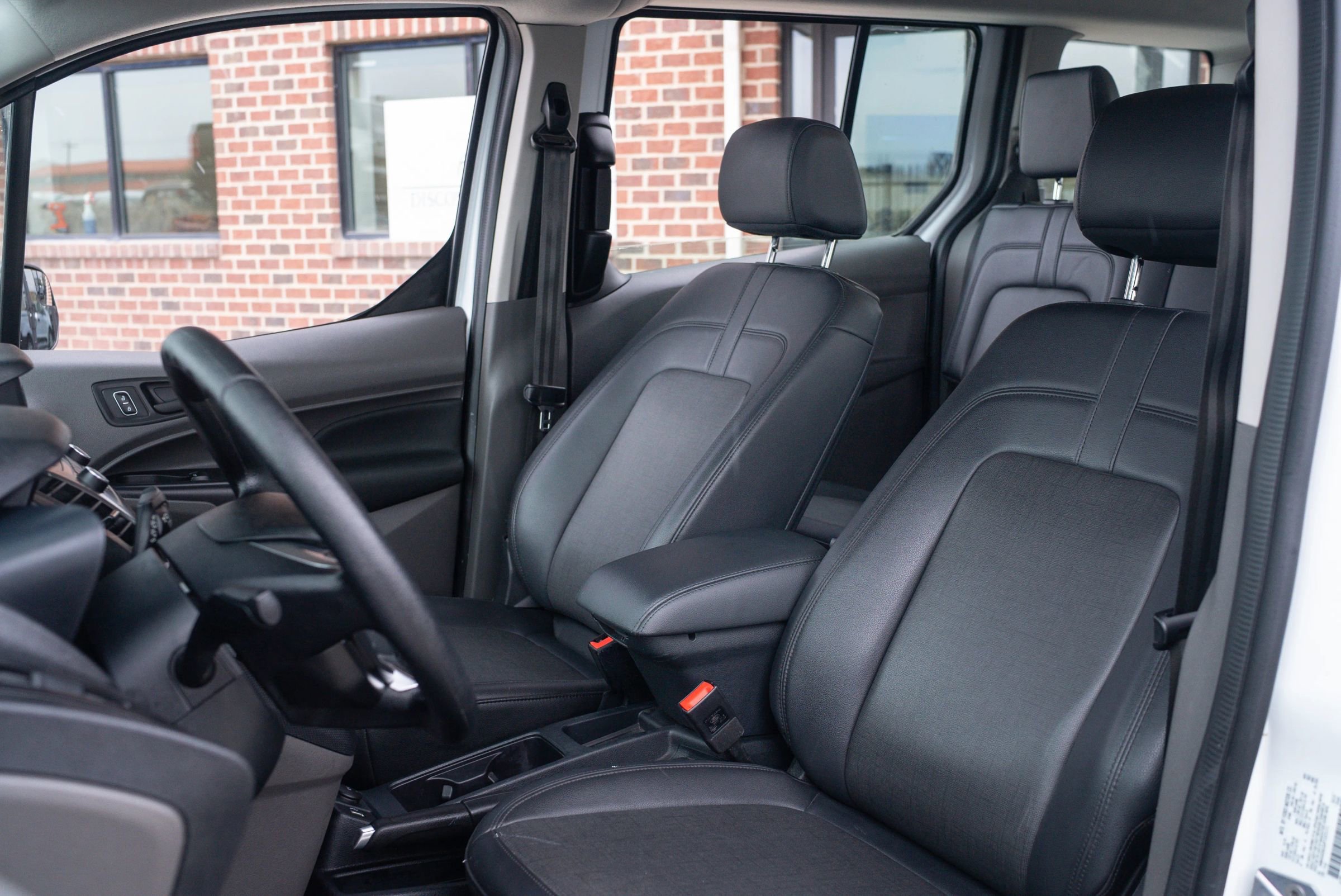 Used 2023 Ford Transit Connect XL image 19