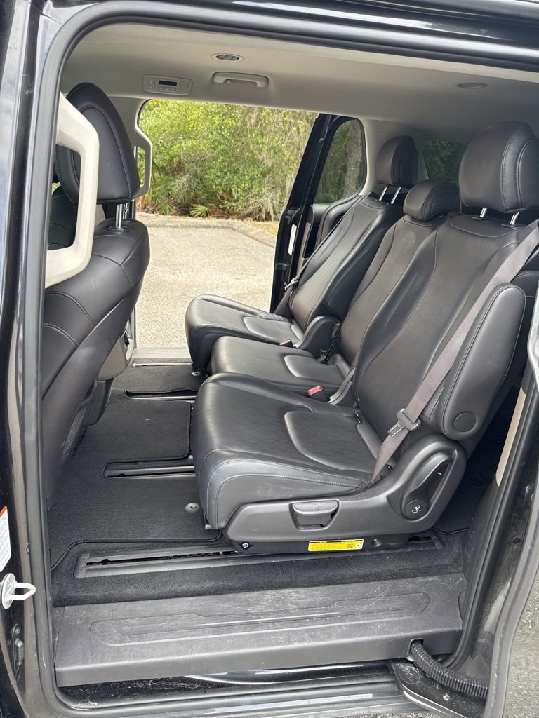 Used 2025 Kia Carnival image 14