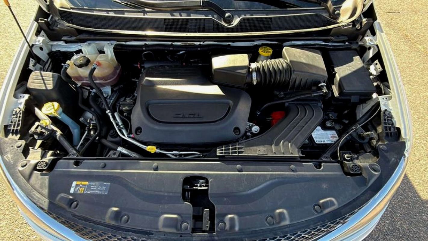 Used 2020 Chrysler Pacifica Touring-L image 23