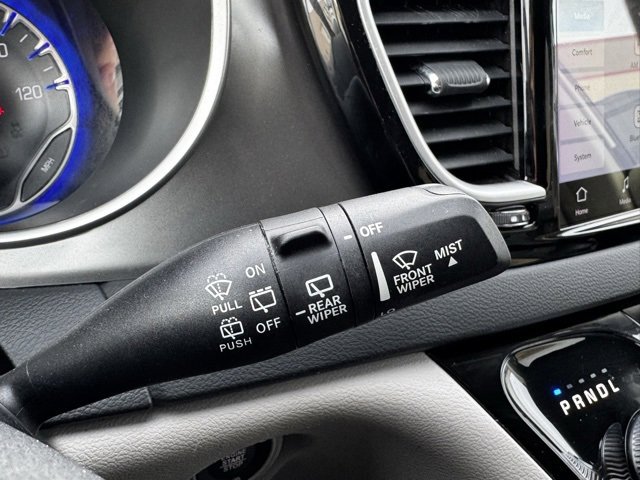 Used 2024 Chrysler Pacifica Touring-L image 28