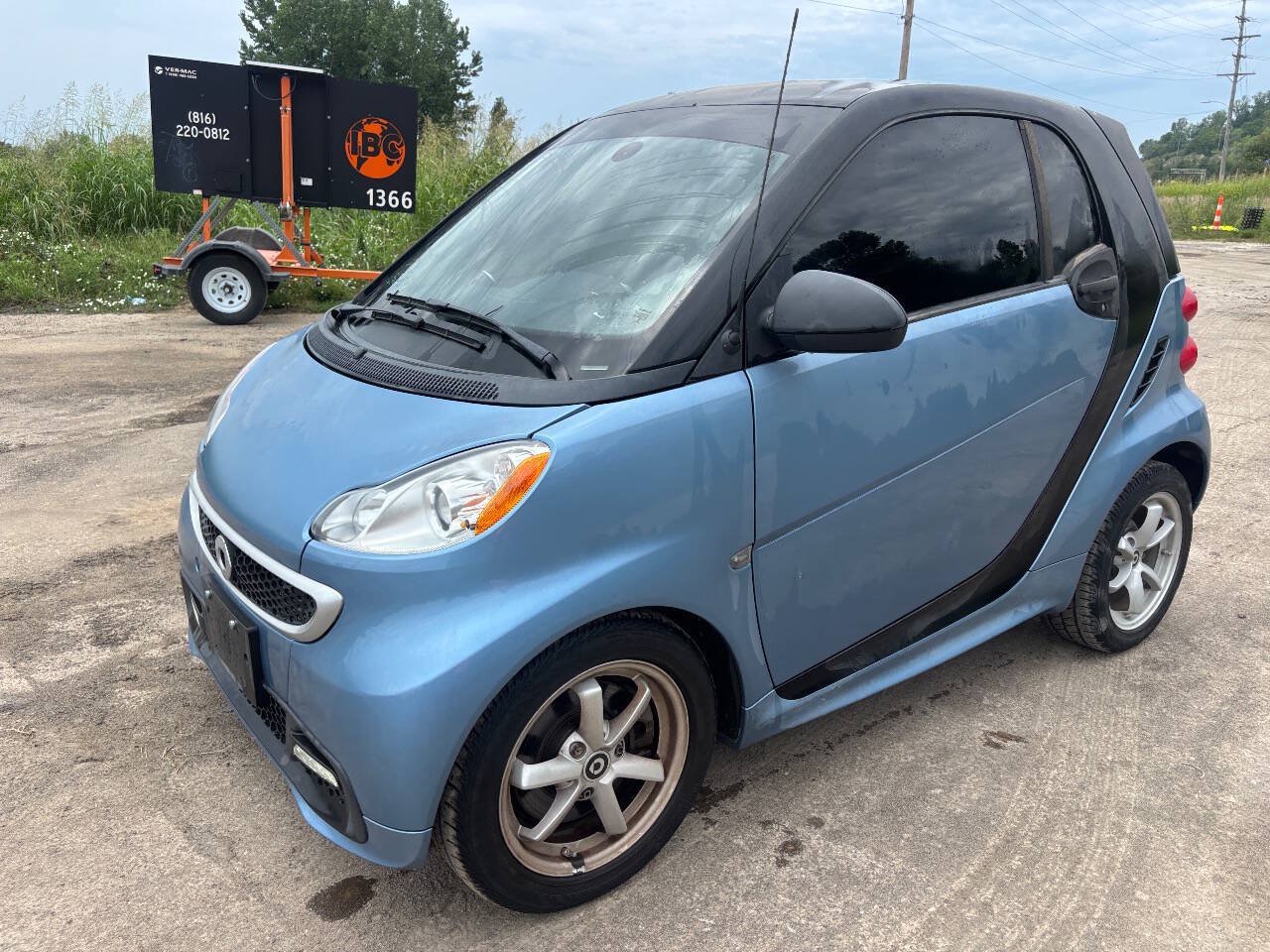 Used 2015 smart fortwo passion RWD image 2